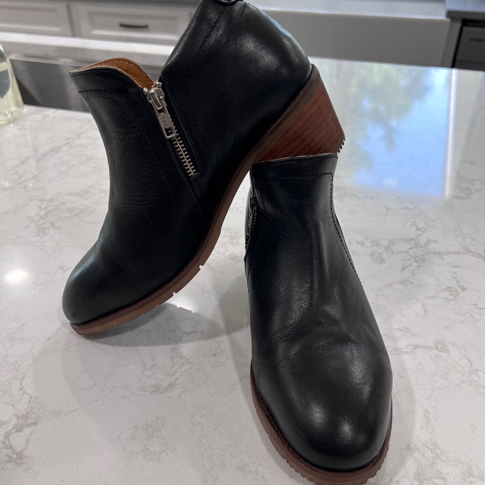 Xena Women's Black Leather Ankle/Work Boots